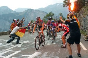 Vuelta a Espana - Caruso nyerte a szakaszt, Roglic vezeti az összetettet